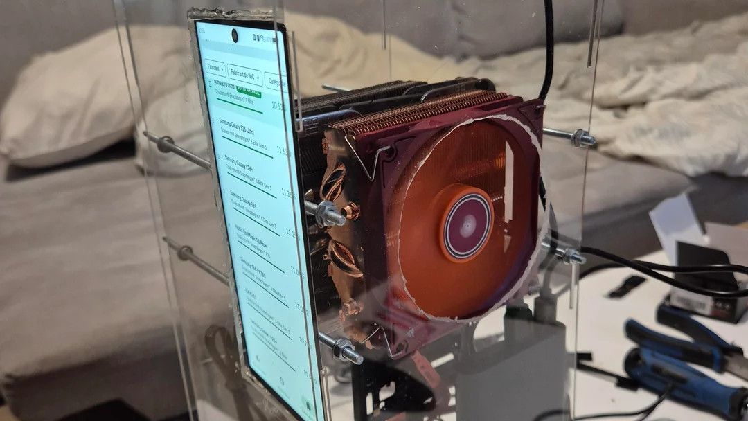 Redditor turns Android phone into a desktop PC in a stroke of genius, sandwiching it between two huge CPU coolers so it runs Witcher 3 at 1080p ultra Redditor turns Android phone into a desktop PC in a stroke of genius, sandwiching it between two huge CPU coolers so it runs Witcher 3 at 1080p ultra