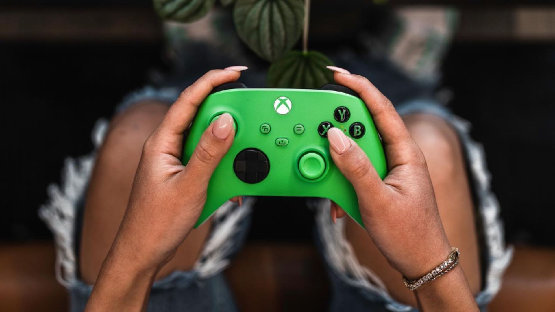 The official Xbox controller just dropped back to its lowest price this year on Amazon — ‘a more premium feel without the price tag’ The official Xbox controller just dropped back to its lowest price this year on Amazon — ‘a more premium feel without the price tag’